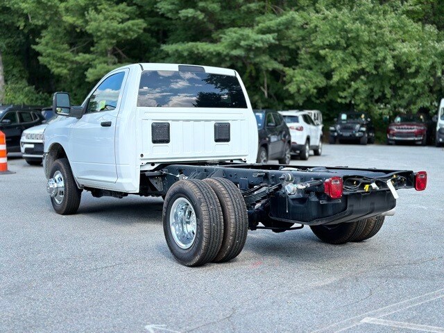 2024 Ram 3500 Tradesman photo 3