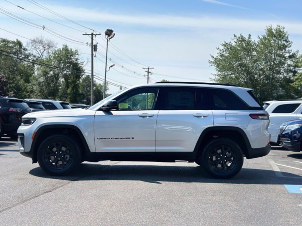 New 2026 Jeep Grand Cherokee Altitude Sport Utility