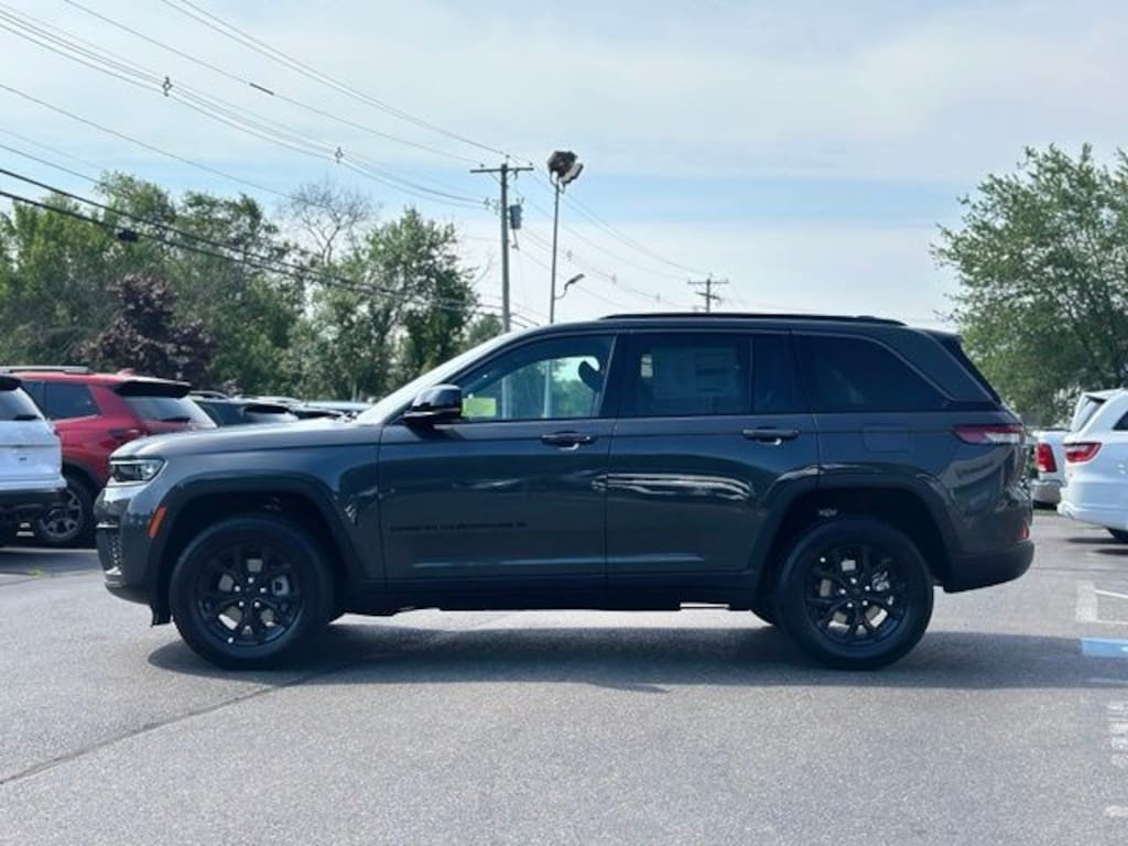 New 2026 Jeep Grand Cherokee Laredo Altitude Sport Utility
