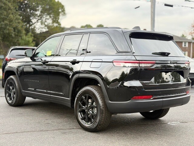 2025 Jeep Grand Cherokee Altitude photo 2