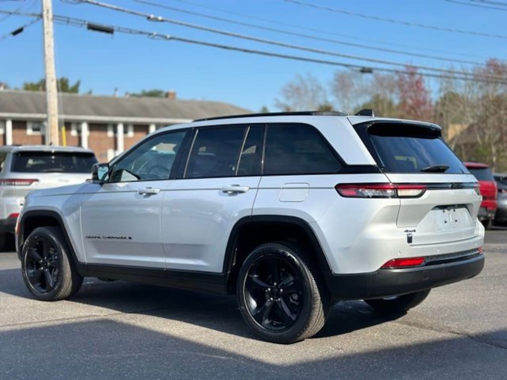 Used 2023 Jeep Grand Cherokee Altitude SUV