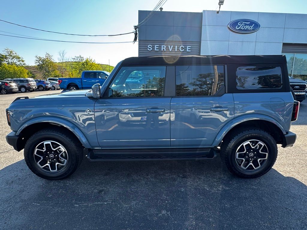 2025 Ford Bronco Outer Banks photo 2