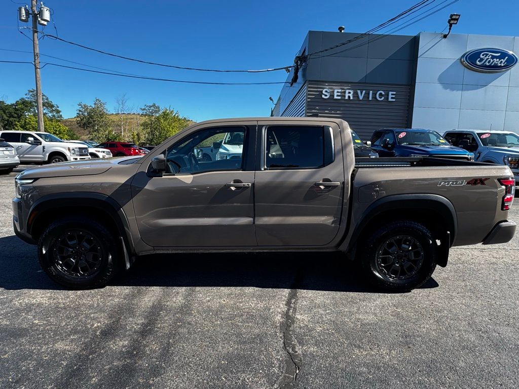 2023 Nissan Frontier PRO-4X photo 2