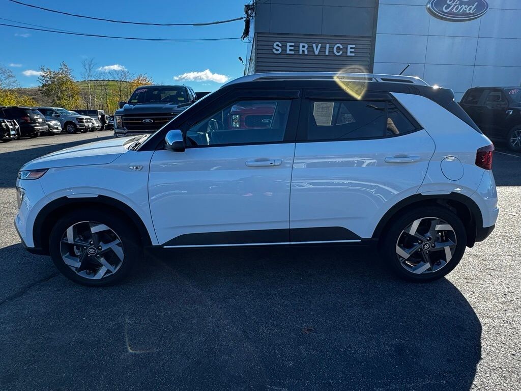 Used 2023 Hyundai Venue Limited SUV