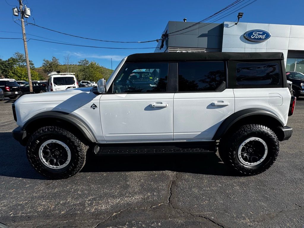 2025 Ford Bronco Outer Banks photo 2