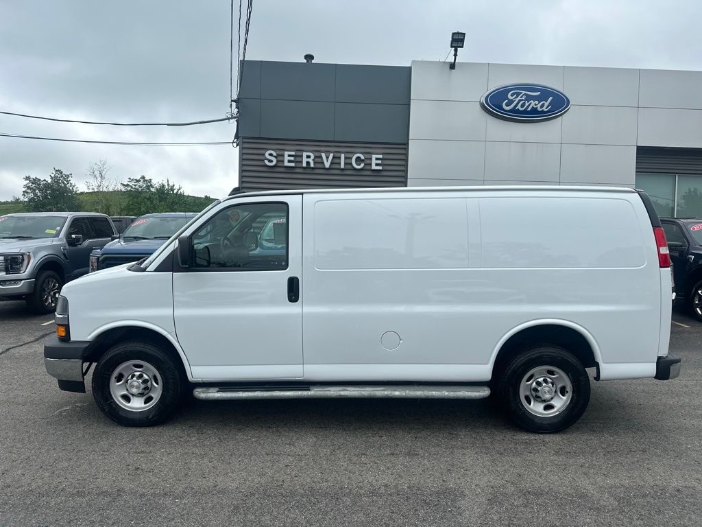 2023 Chevrolet Express 2500 Work Cargo Van photo 2