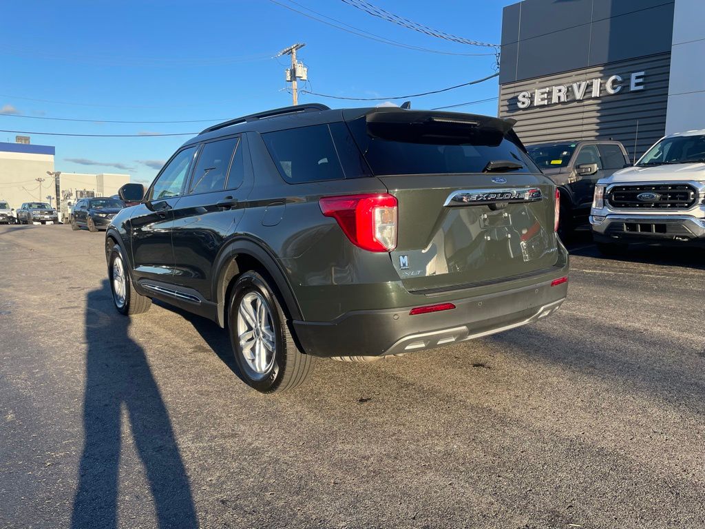 2024 Ford Explorer XLT photo 2