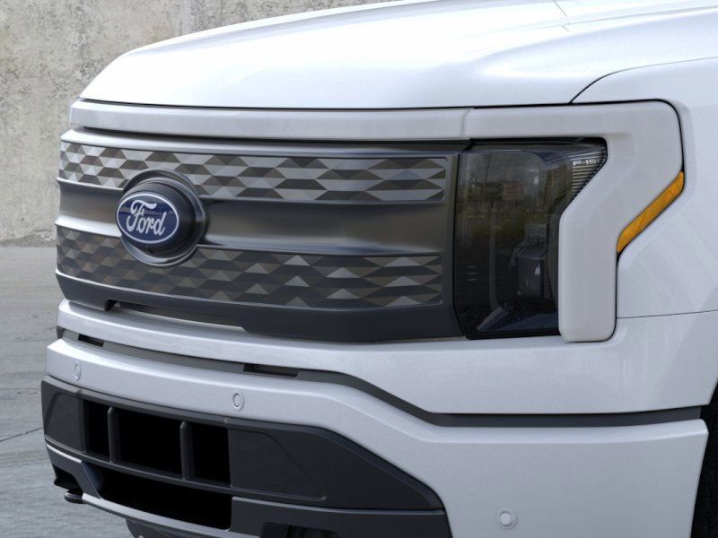 2025 Ford F-150 Lightning Lariat photo 17