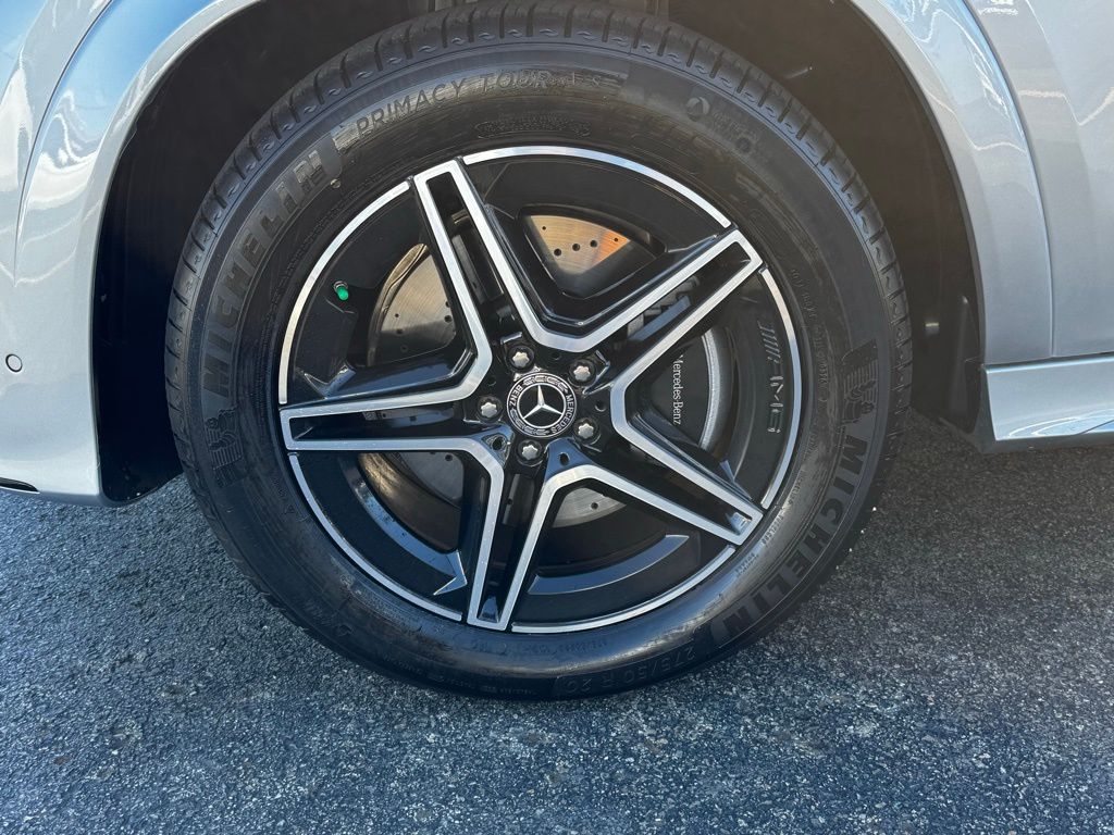 2025 Mercedes Benz GLE 580 4MATIC photo 3