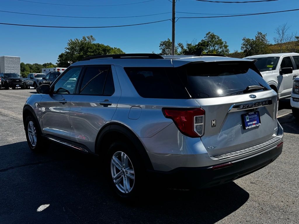 2022 Ford Explorer XLT photo 2
