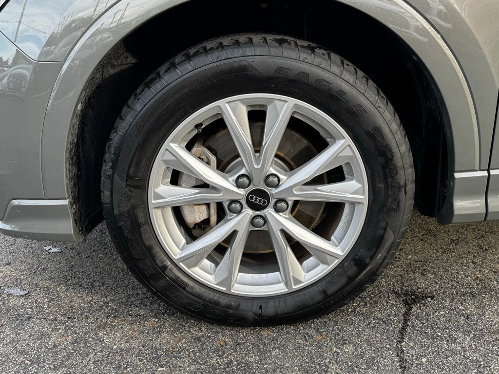 2023 Audi Q3 S line Premium photo 2