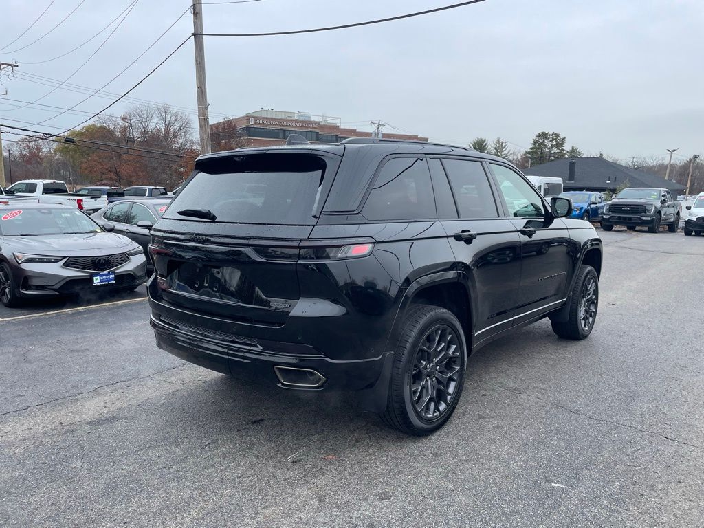 2025 Jeep Grand Cherokee Summit photo 2