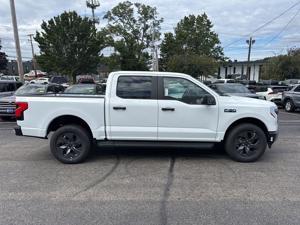 2025 Ford F-150 Lightning photo 3