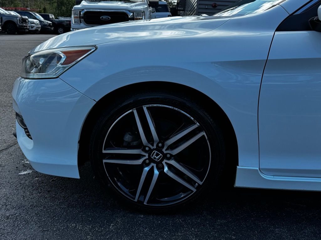 2017 Honda Accord Sport photo 3