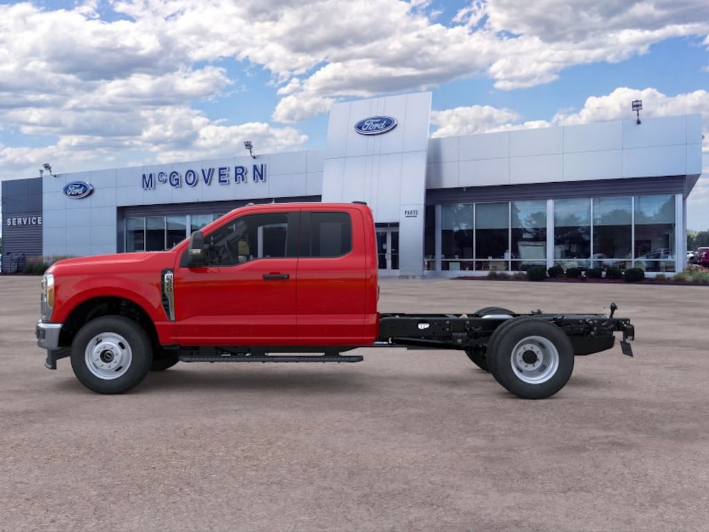 New 2026 Ford F-350SD Super Cab 2/3yd Steel Dump Chassis