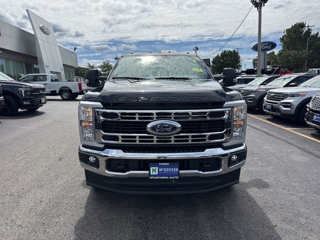 2026 Ford F-350 photo 2