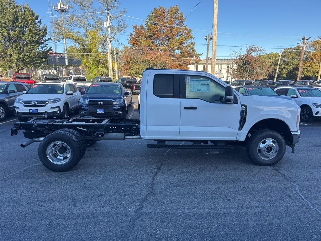 New 2026 Ford F-350 Super Cab Chassis Chassis