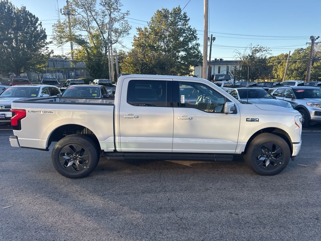 2025 Ford F-150 Lightning Lariat photo 3