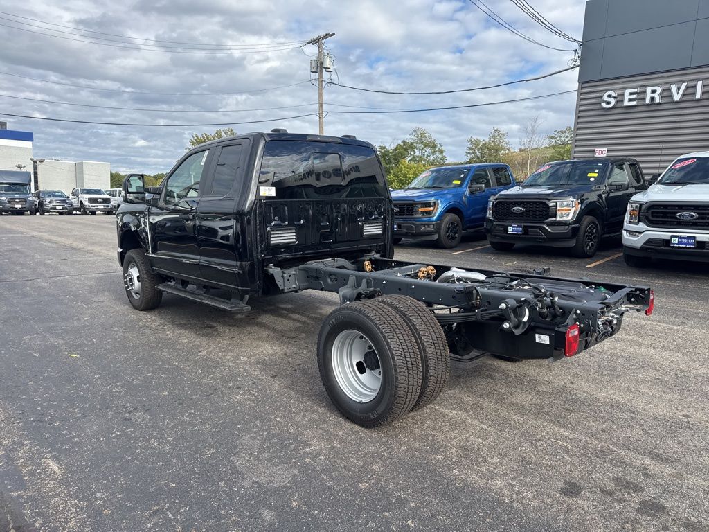 2026 Ford F-350 Super Duty Chassis Cab XL - Photo 7
