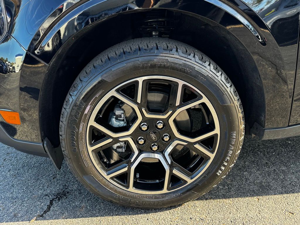 2025 Ford Maverick Lariat photo 3