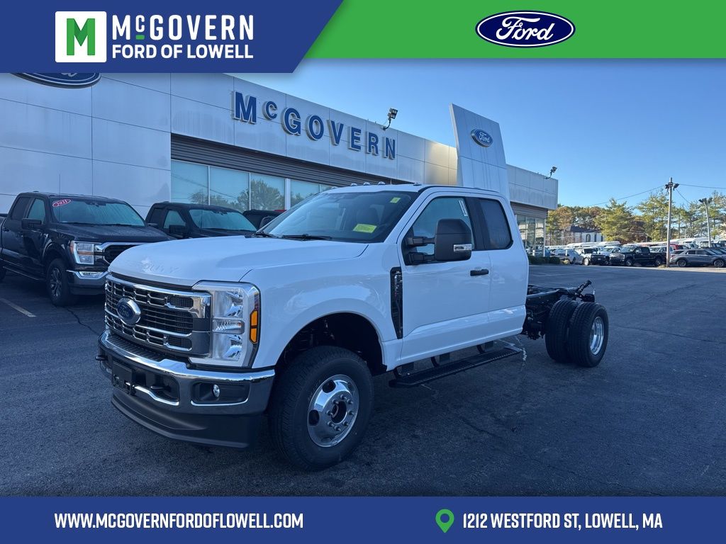2026 Ford F-350 Super Duty Chassis Cab XL's photo