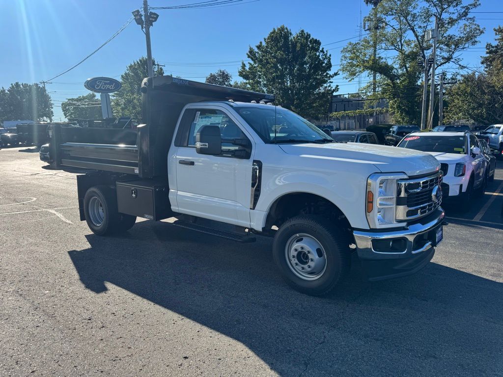 2025 Ford F-350 photo 3