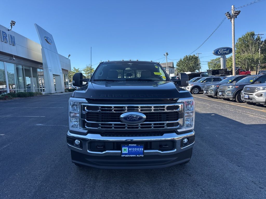 2026 Ford F-350 XLT photo 2