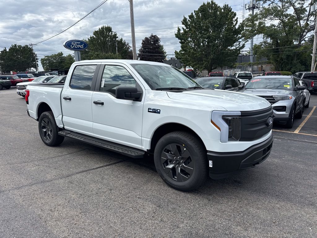 2025 Ford F-150 Lightning photo 2