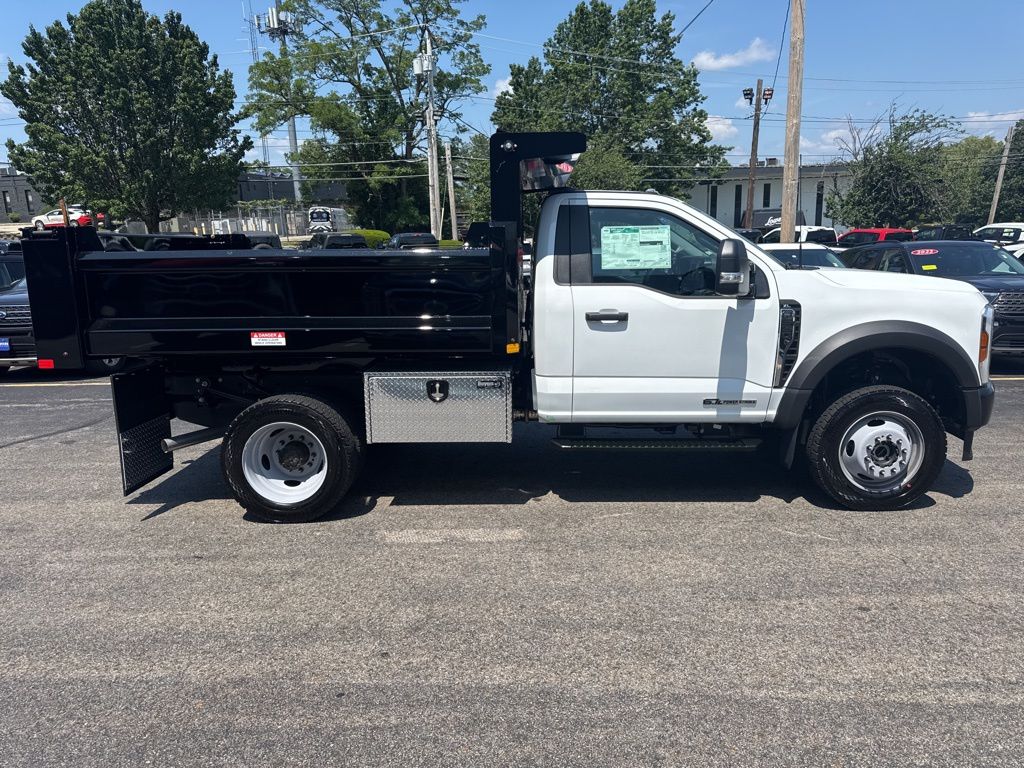 2025 Ford F-550 photo 4