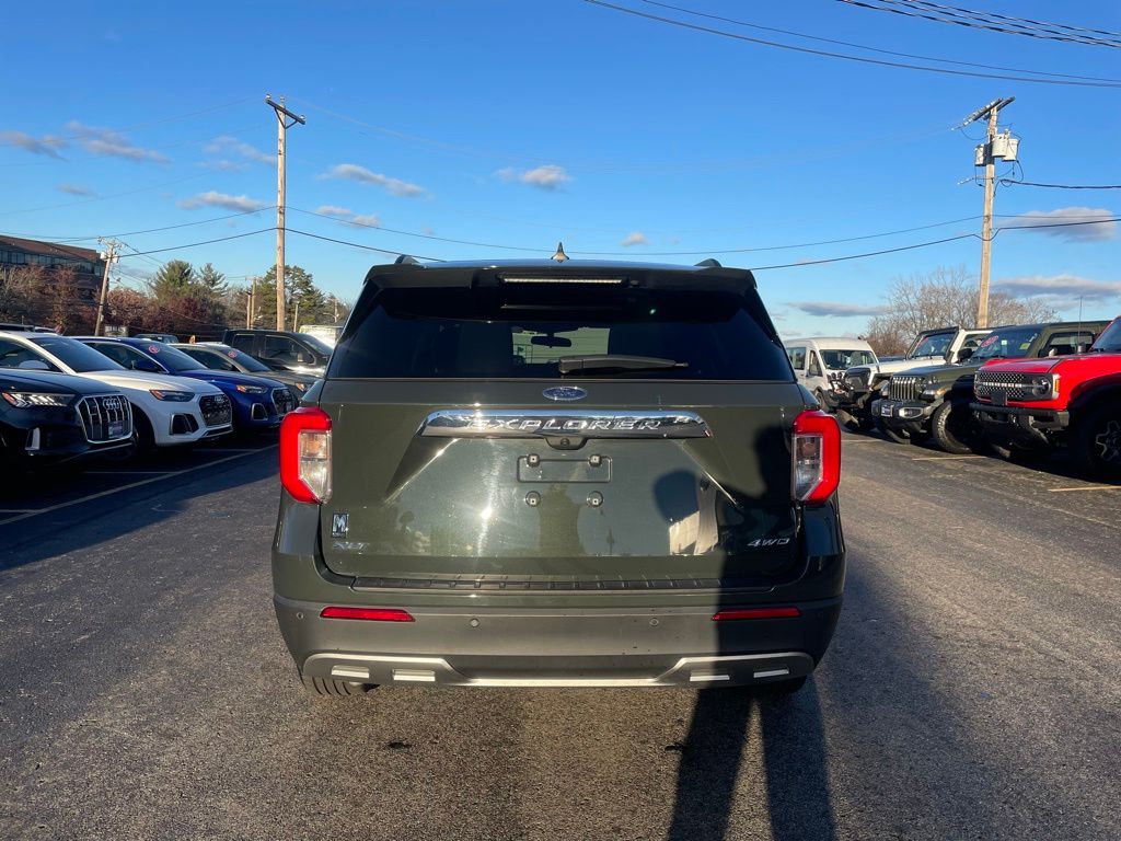 2024 Ford Explorer XLT photo 3