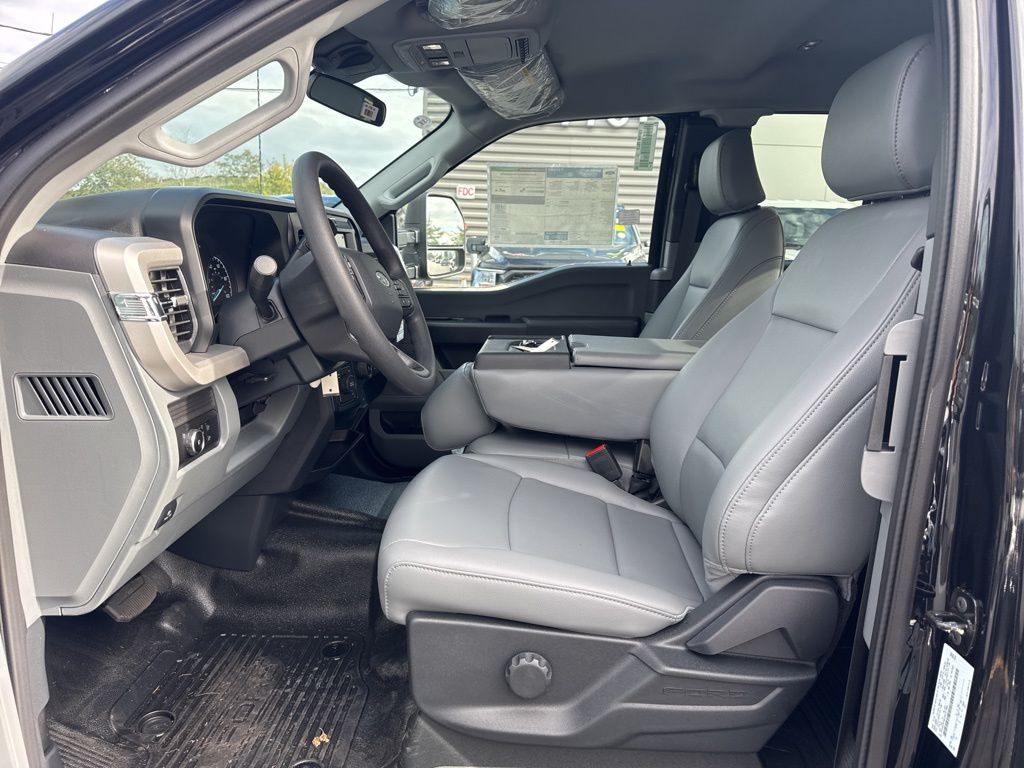 2026 Ford F-350 Super Duty Chassis Cab XL - Photo 10