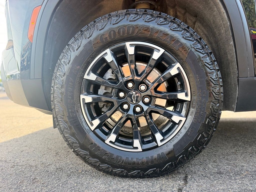 Used 2025 Chevrolet Traverse Z71 SUV