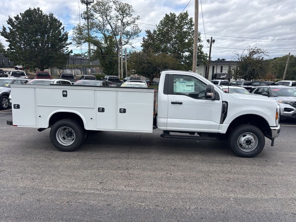 New 2024 Ford F-350SD XL Chassis
