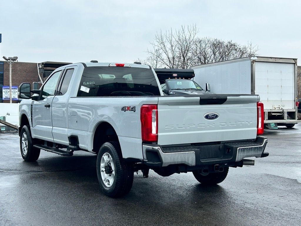 New 2025 Ford F-250SD XLT Truck