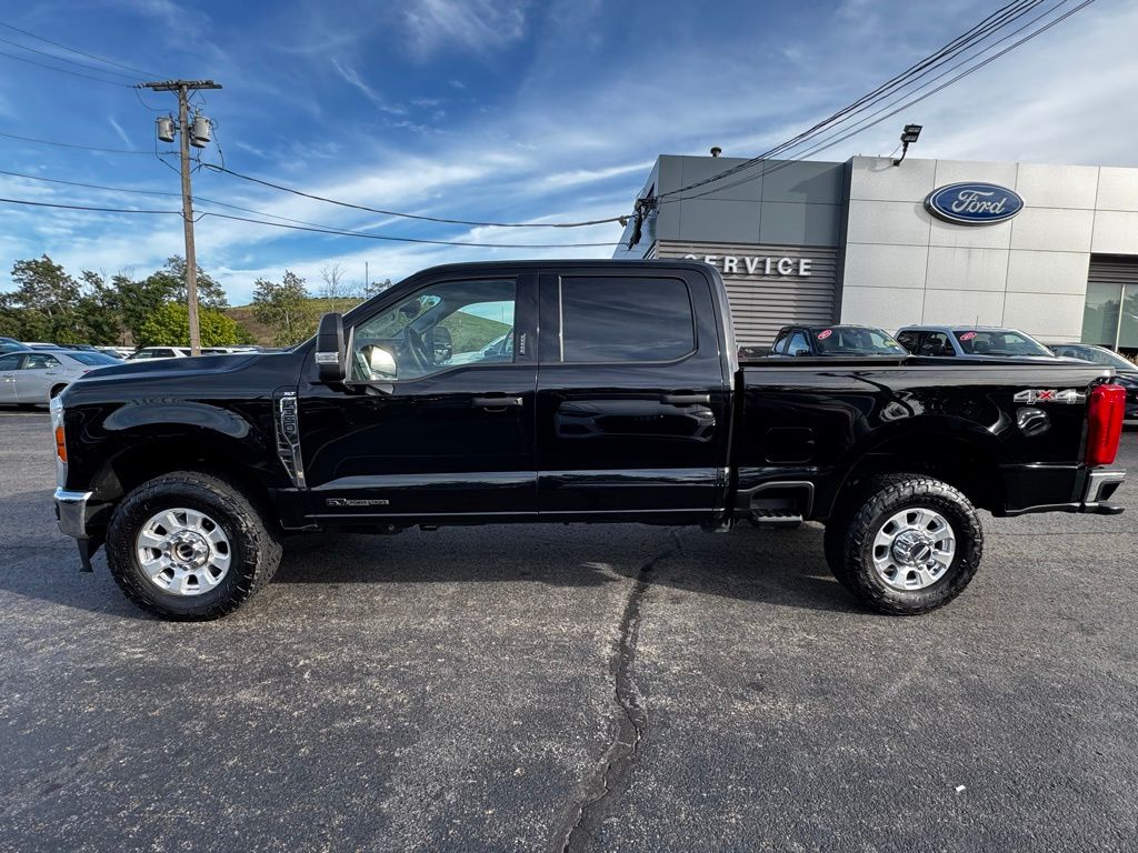 2023 Ford F-350 photo 2