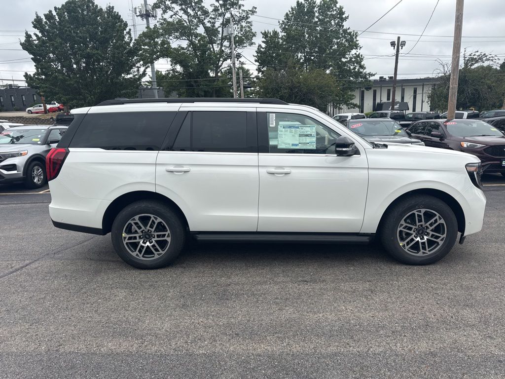 2025 Ford Expedition photo 4