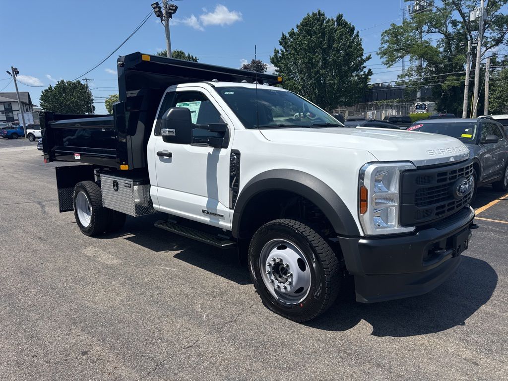 2025 Ford F-550 photo 3