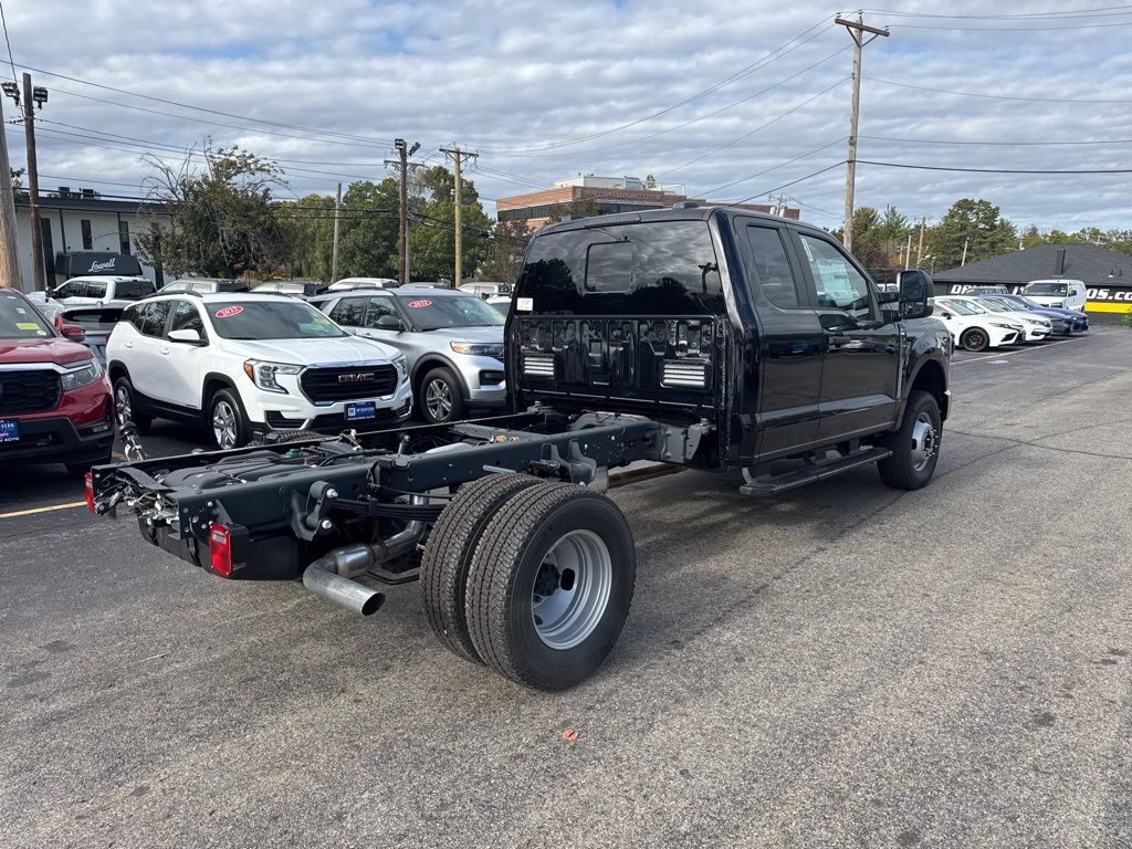 2026 Ford F-350 Super Duty Chassis Cab XL - Photo 5