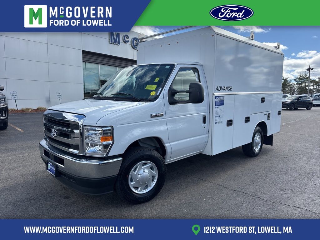 2026 Ford E-Series SRW E-350 Super Duty 138 in WB's photo