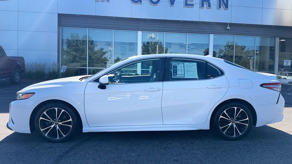 Used 2019 Toyota Camry SE Sedan