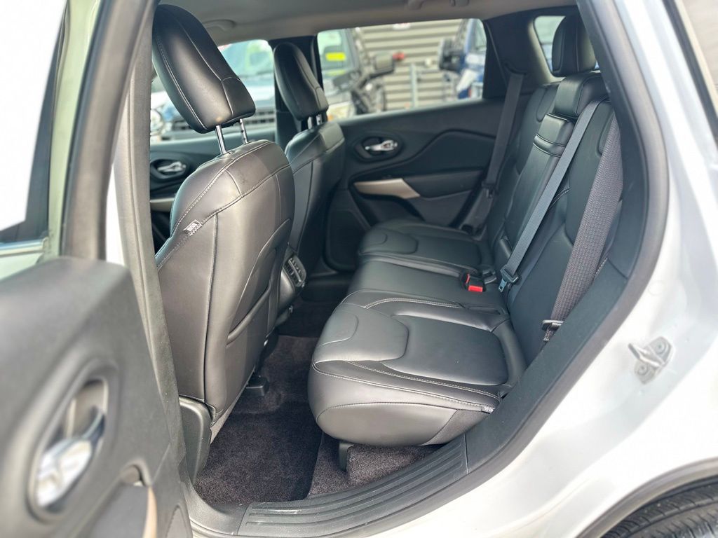 2017 Jeep Cherokee Limited photo 3