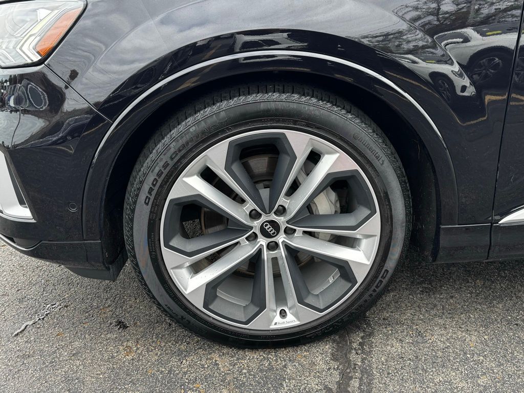 2021 Audi Q7 55 Prestige photo 3