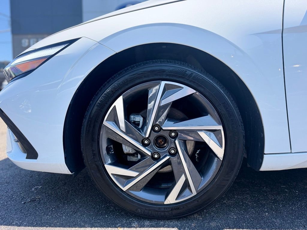 Used 2024 Hyundai Elantra Limited Sedan