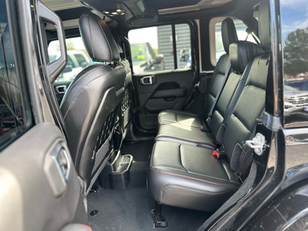 2023 Jeep Wrangler Rubicon photo 3
