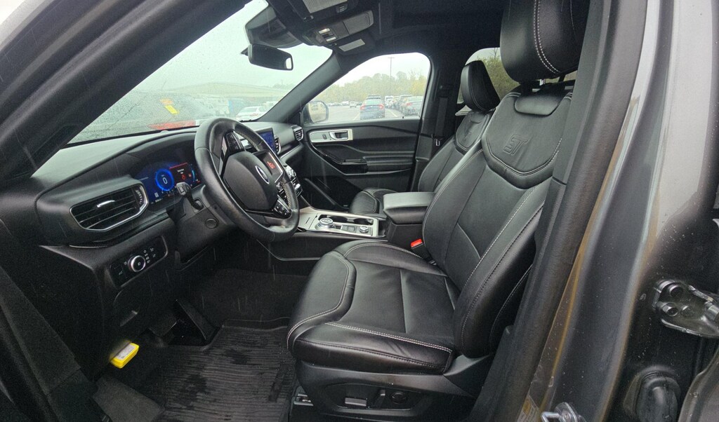 2024 Ford Explorer ST photo 2