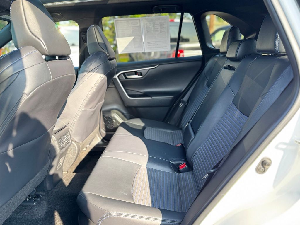 2022 Toyota RAV4 Hybrid XSE photo 2