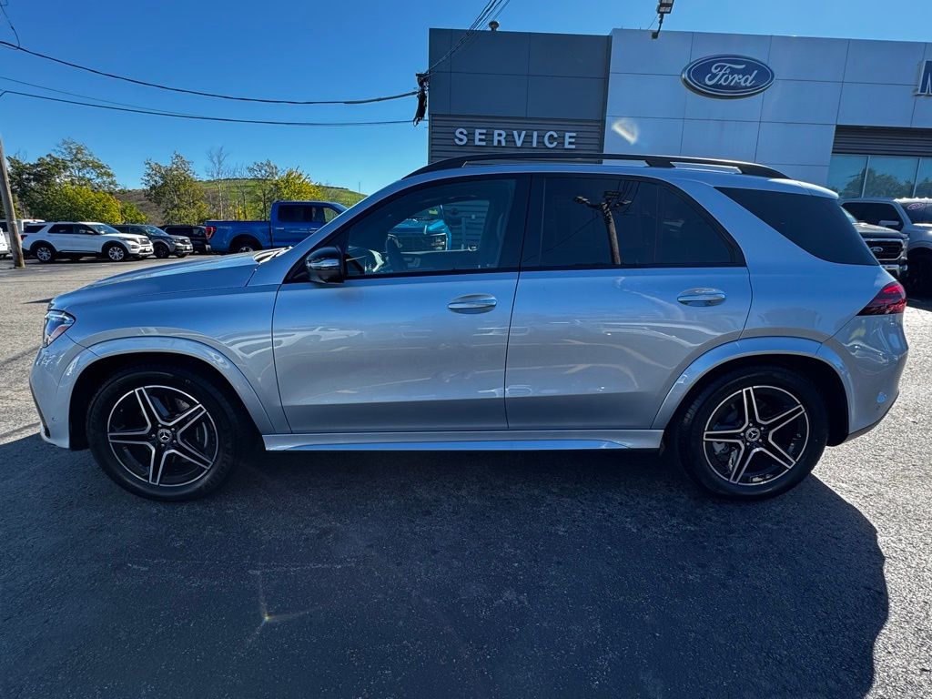 2025 Mercedes Benz GLE 580 4MATIC photo 2