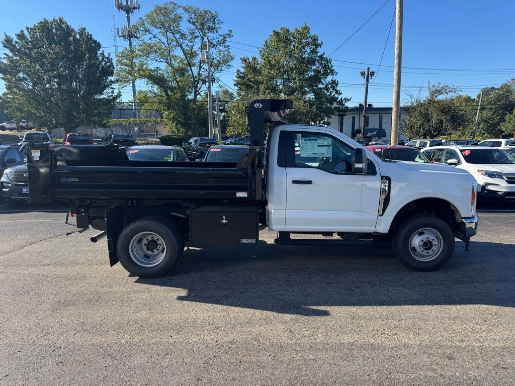2025 Ford F-350 photo 4
