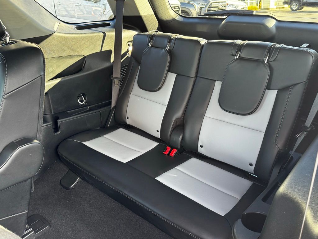 2024 Ford Explorer XLT photo 2