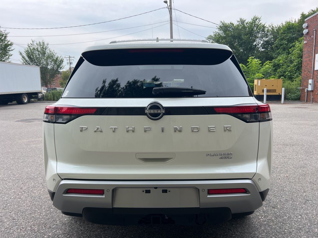 2024 Nissan Pathfinder Platinum photo 3